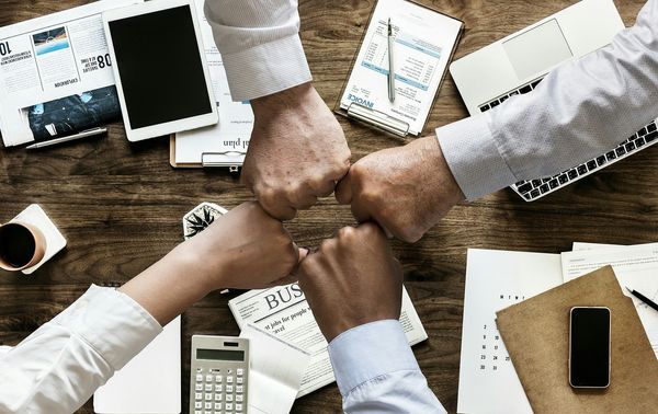 Jak dobrze wyglądać w pracy? Kilka prostych zasad